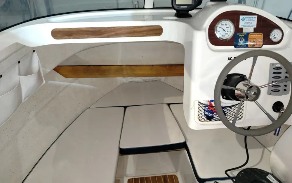 slider 6 Quicksilver  580 Pilothouse