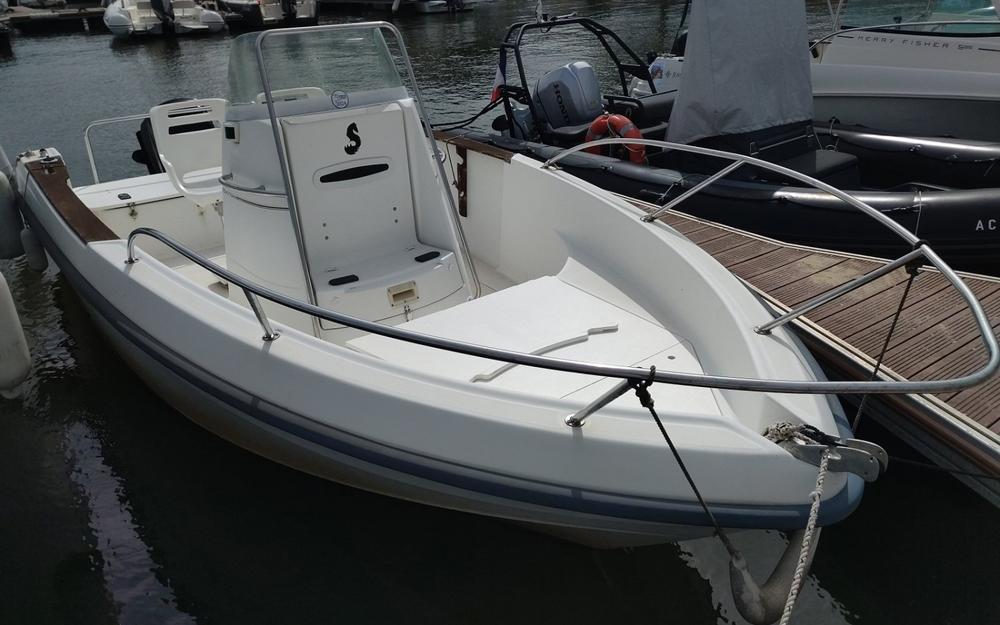 slider 1 Beneteau Flyer 570 Open