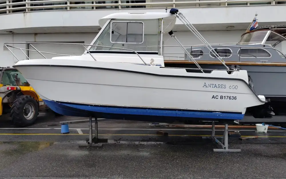slider 9 Beneteau Antares 600 HB