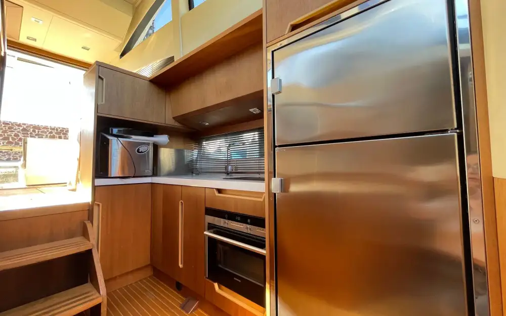 slider 10 Galeon  430 Skydeck
