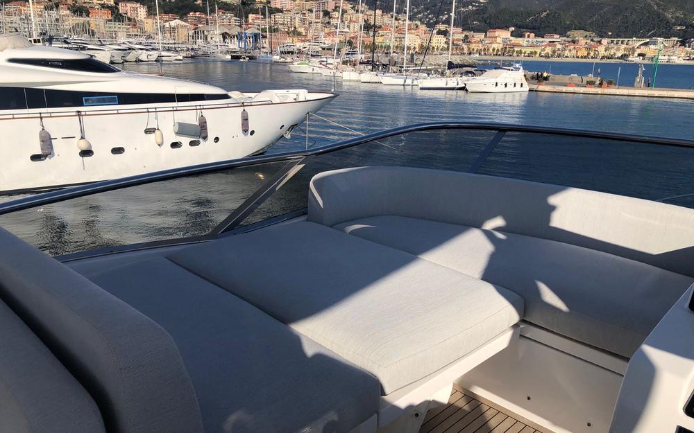 slider 12 Azimut  72 flybridge