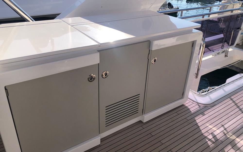 slider 16 Azimut  72 flybridge