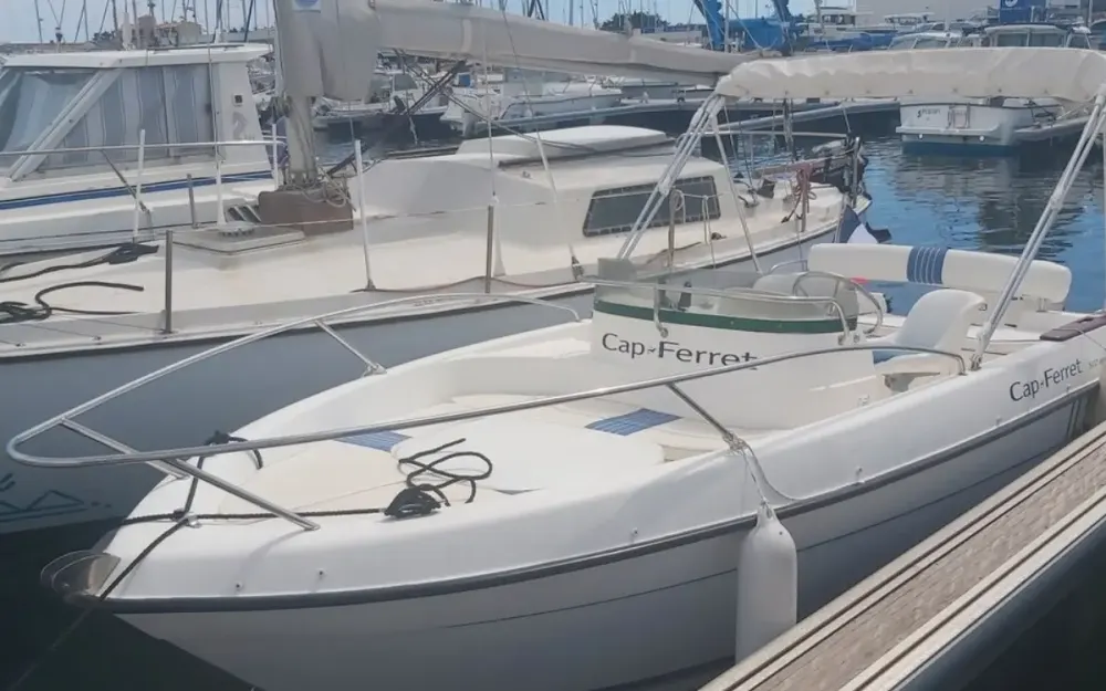 slider 0 B2 Marine Cap Ferret 502