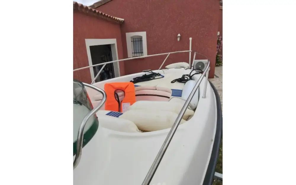 slider 5 B2 Marine Cap Ferret