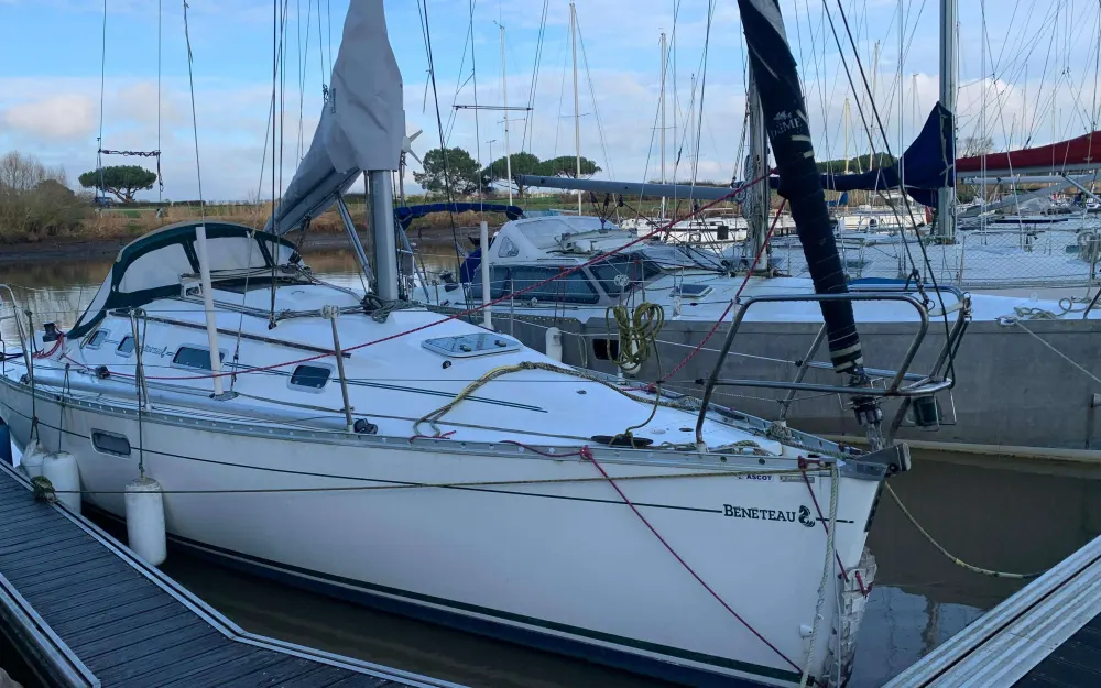 BeneteauOceanis 300