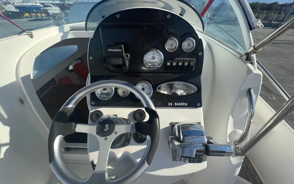 slider 10 Beneteau Flyer 750 WA