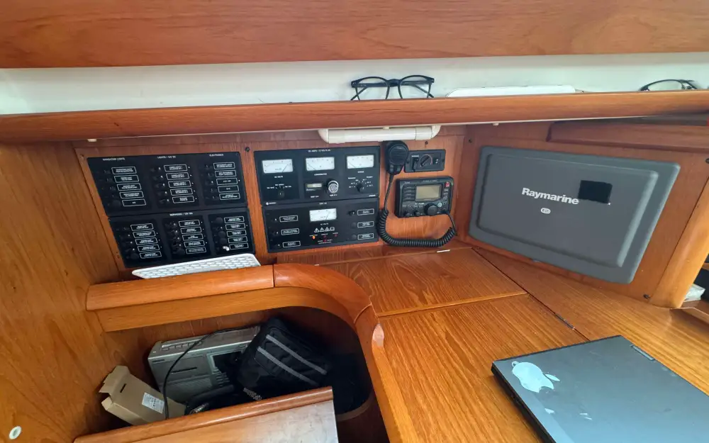 slider 19 Jeanneau Sun Odyssey 49 DS