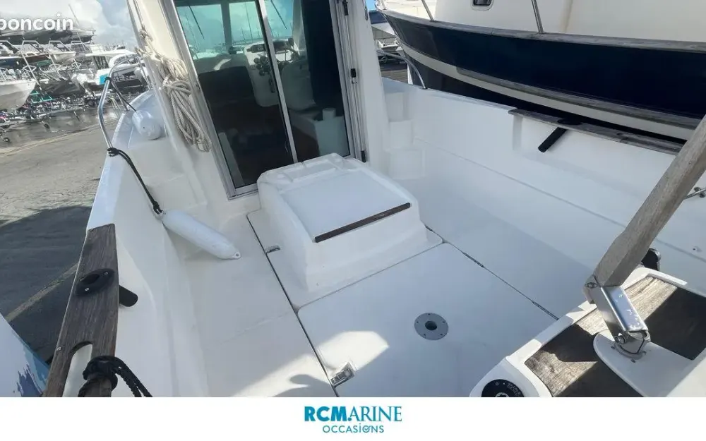 slider 3 Beneteau Antares 6 Fishing