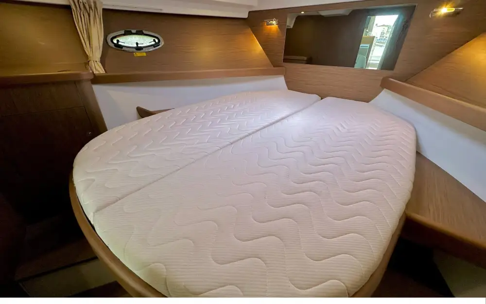 slider 9 Beneteau Antares 36