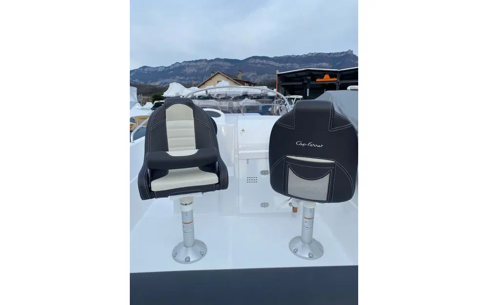 slider 1 B2 Marine Cap Ferret 522