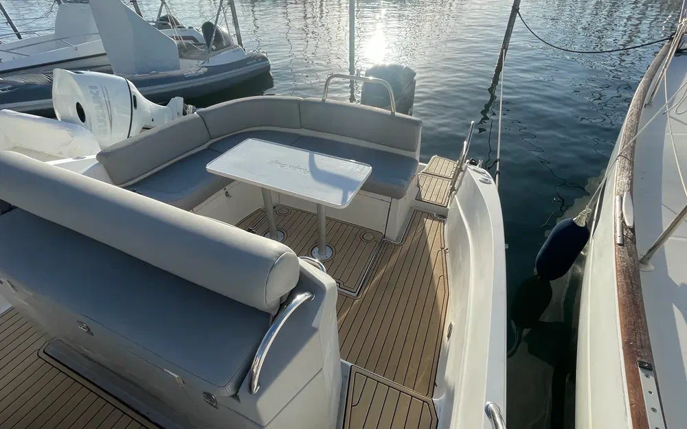 slider 1 Pacific Craft 815 SC