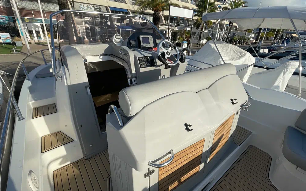 slider 8 Pacific Craft 815 SC