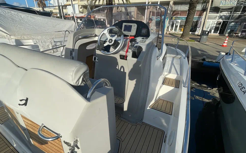 slider 9 Pacific Craft 815 SC