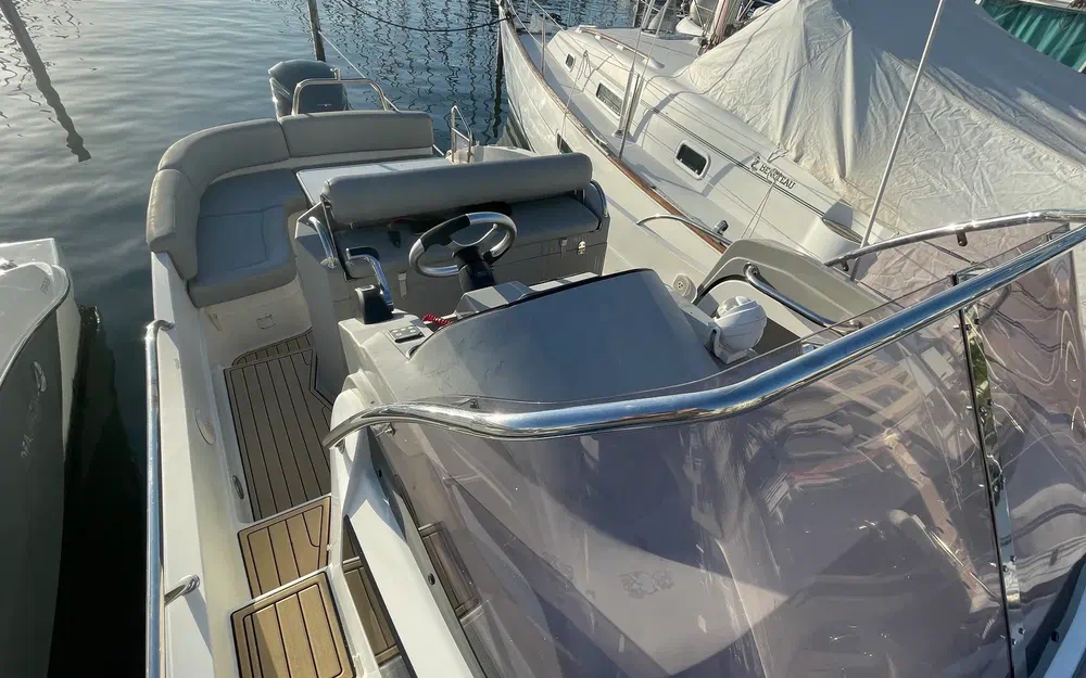 slider 10 Pacific Craft 815 SC