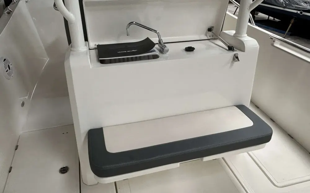 slider 12 White Shark  240 CC