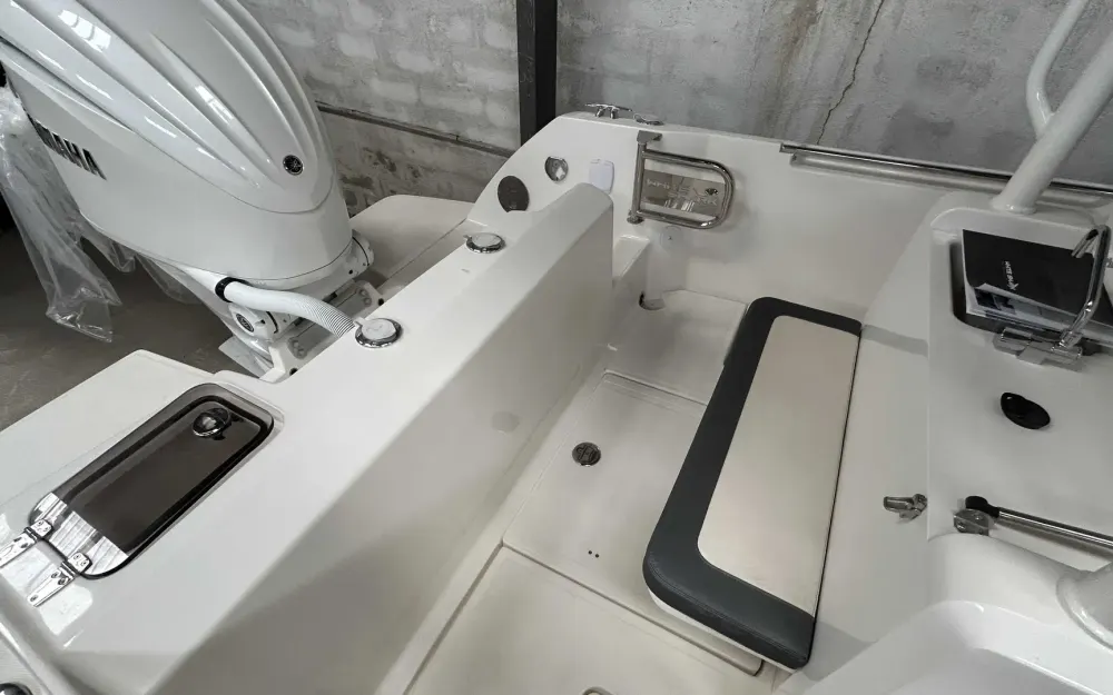 slider 16 White Shark  240 CC