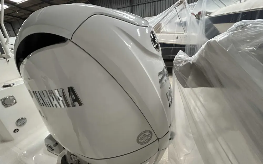 slider 17 White Shark  240 CC