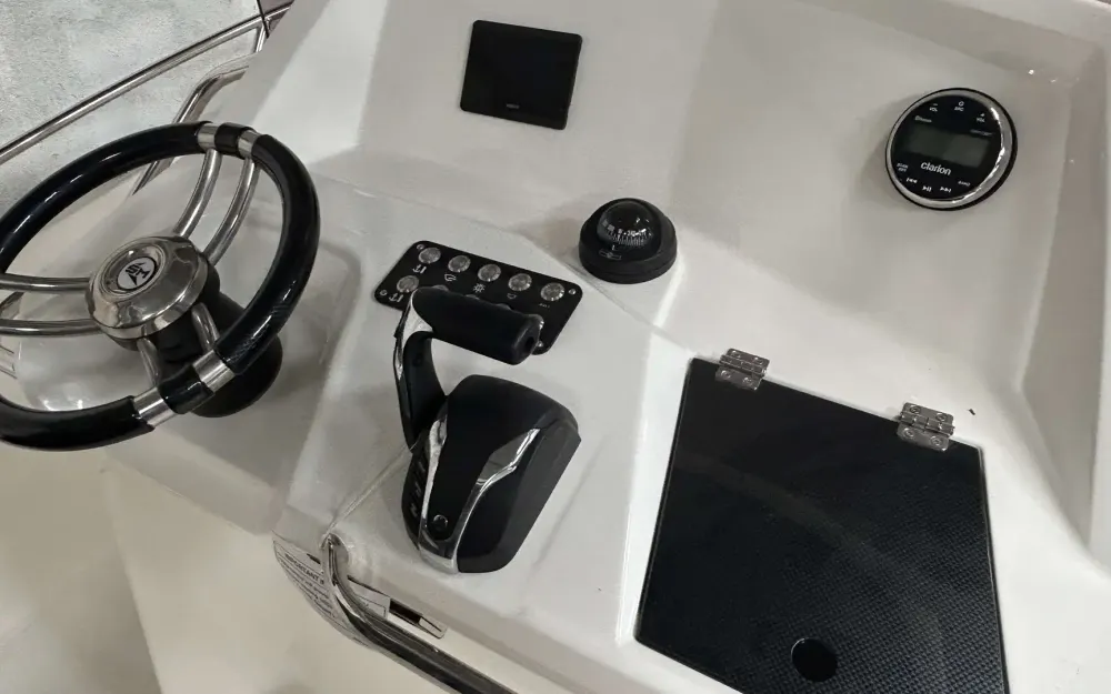 slider 5 White Shark  240 CC