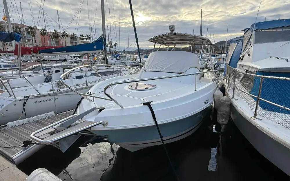 slider 1 Beneteau Flyer 850 Sun Deck