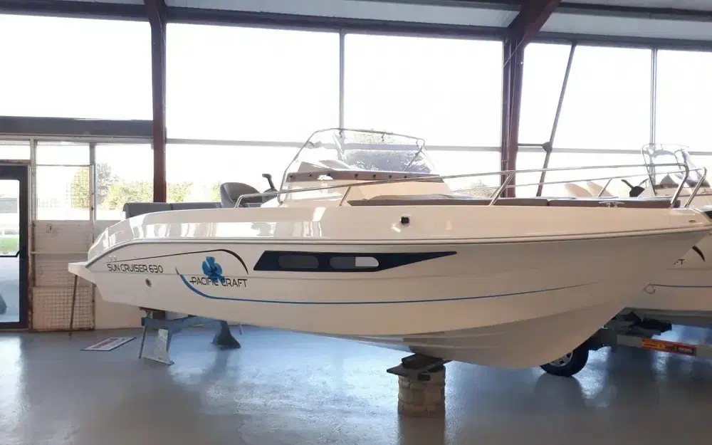 slider 0 Pacific Craft 630