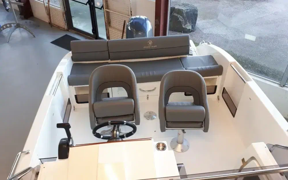slider 2 Pacific Craft 630