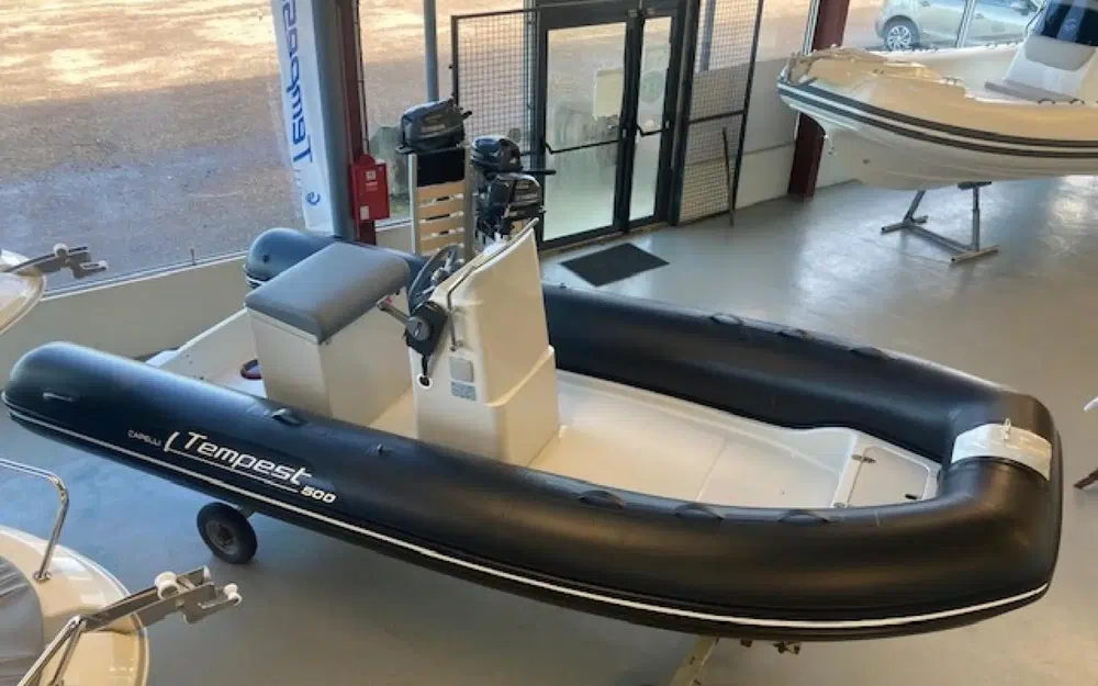 slider 1 Capelli Tempest 500