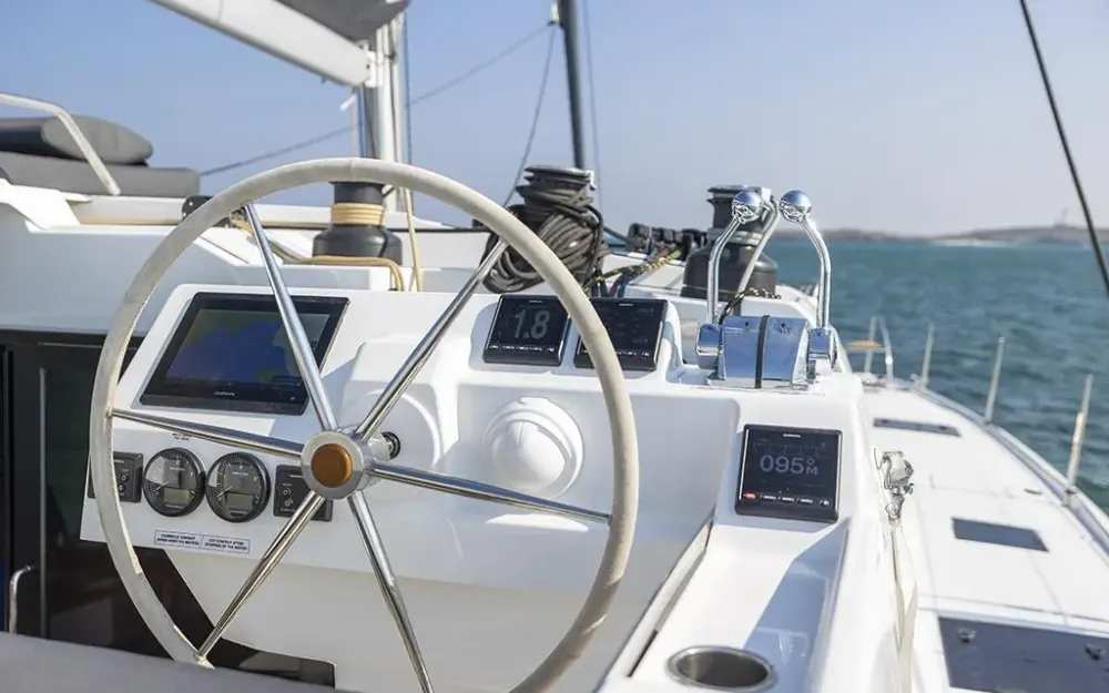 slider 2 Fountaine Pajot Aura 51