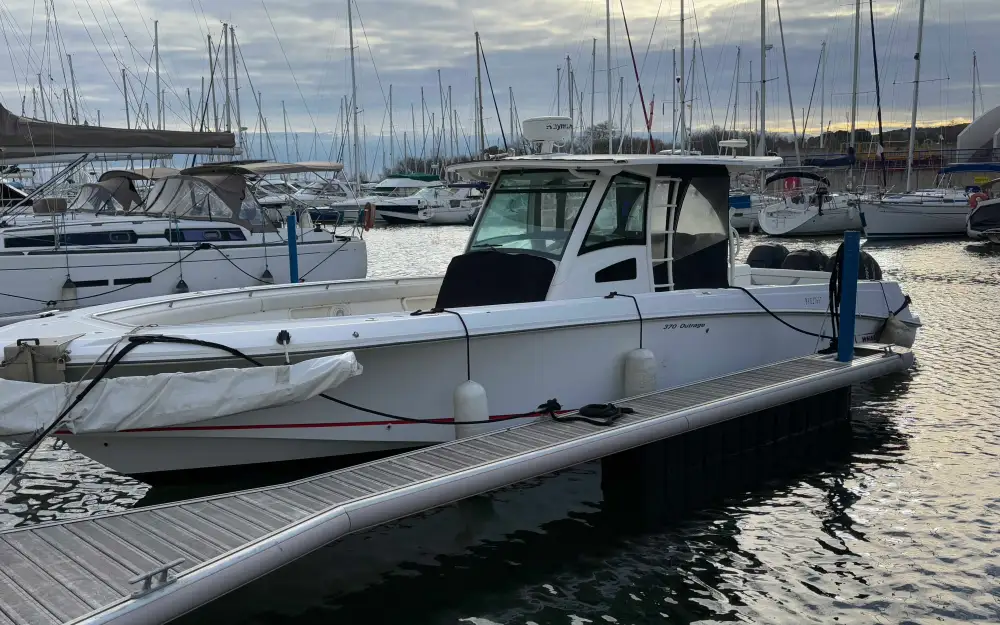 slider 0 Boston Whaler  370 Outrage