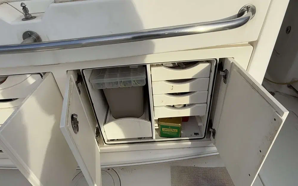 slider 20 Boston Whaler  370 Outrage