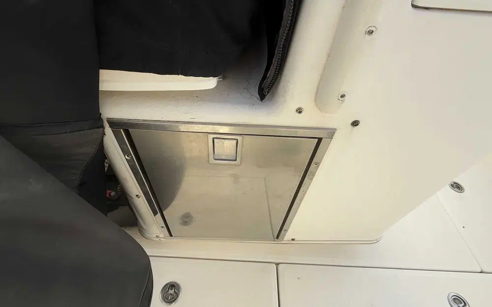 slider 28 Boston Whaler  370 Outrage