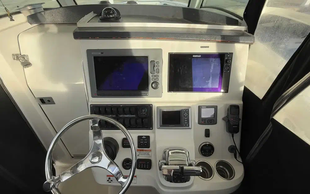 slider 29 Boston Whaler  370 Outrage