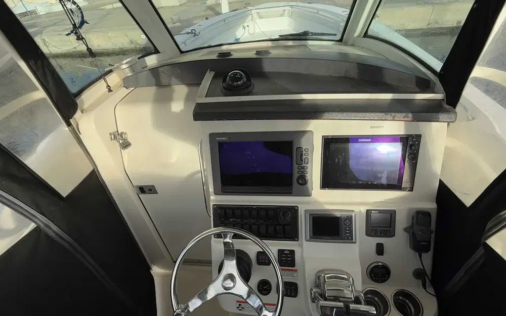 slider 31 Boston Whaler  370 Outrage