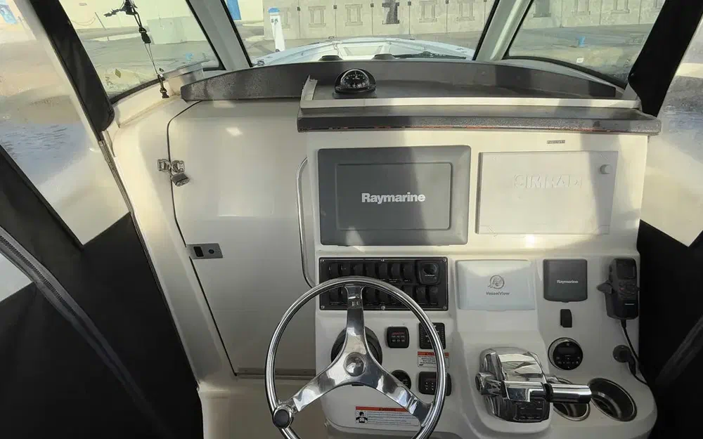 slider 32 Boston Whaler  370 Outrage