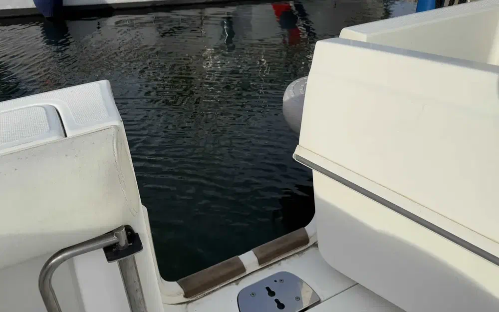 slider 36 Boston Whaler  370 Outrage