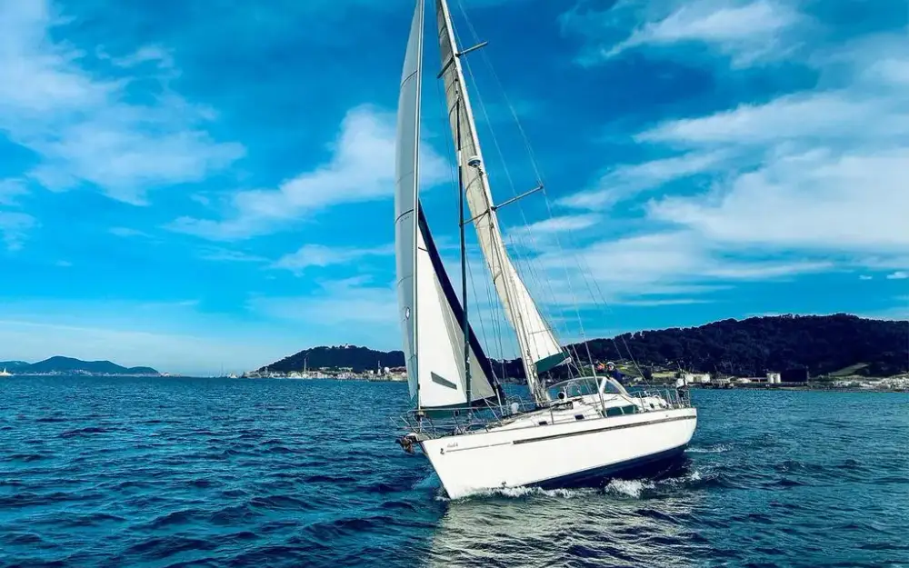 slider 2 Beneteau Oceanis 44 CC