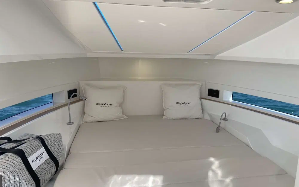 slider 2 De Antonio Yachts D32