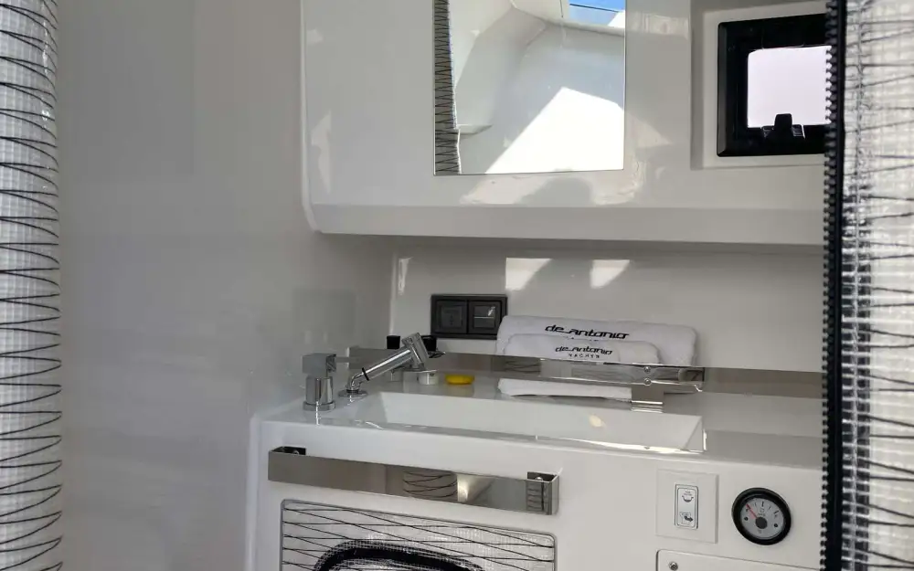 slider 7 De Antonio Yachts D32 Open