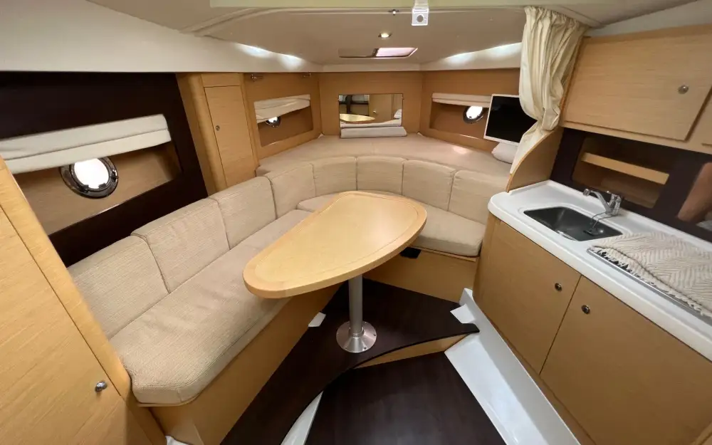 slider 4 Beneteau Monte Carlo 32 HT