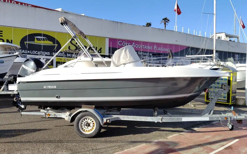 slider 0 B2 Marine Cap Ferret 572