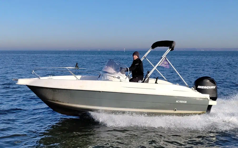 slider 4 B2 Marine Cap Ferret 572