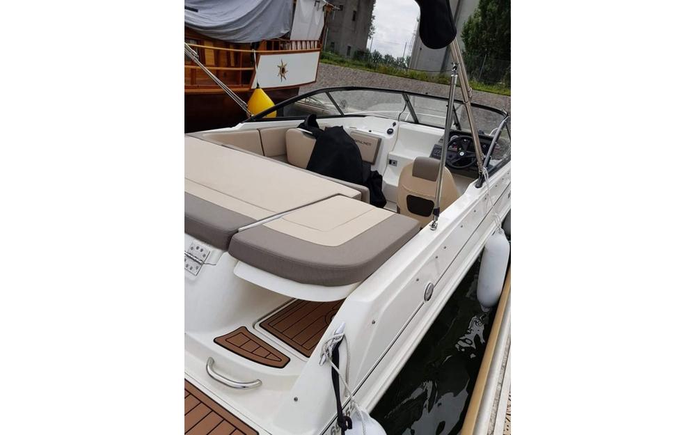 slider 4 Bayliner VR5 Cuddy