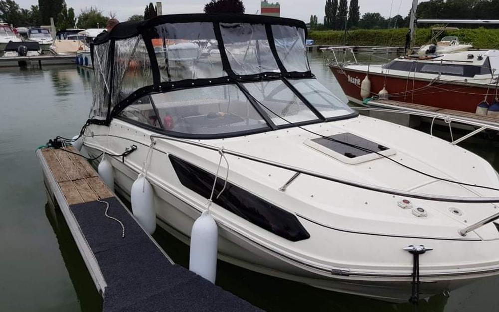 slider 7 Bayliner VR5 Cuddy