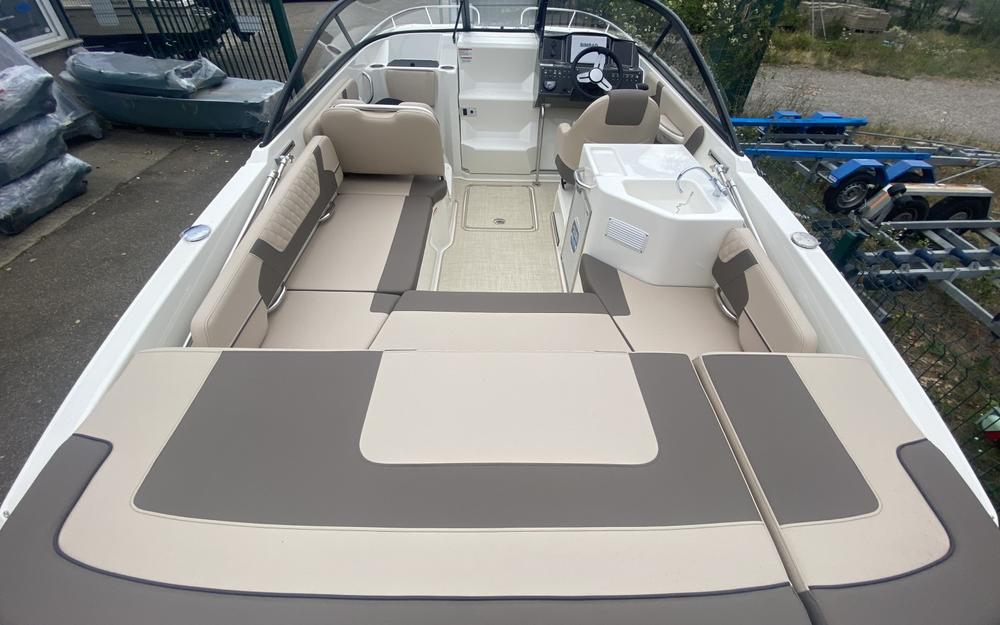 slider 4 Bayliner VR6 Cuddy