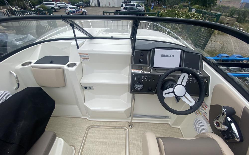 slider 6 Bayliner VR6 Cuddy