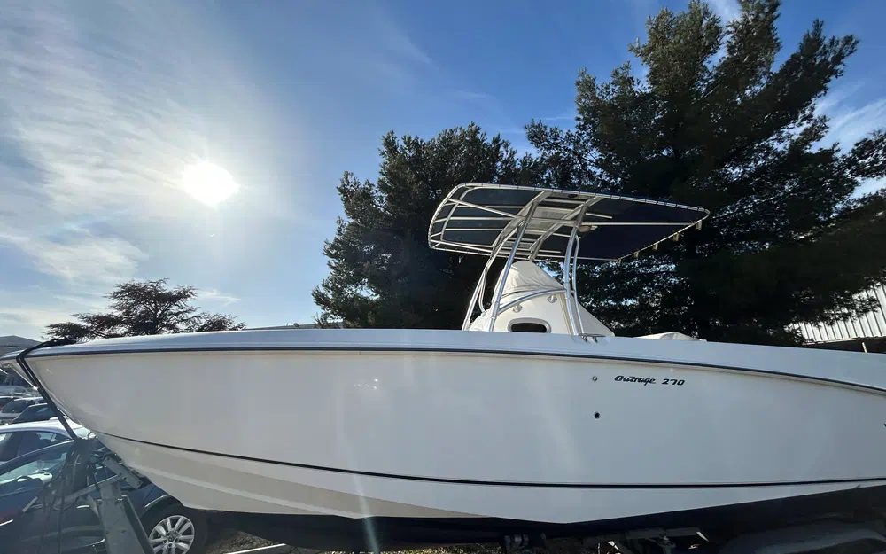 Boston WhalerBoston Whaler 270 Outrage