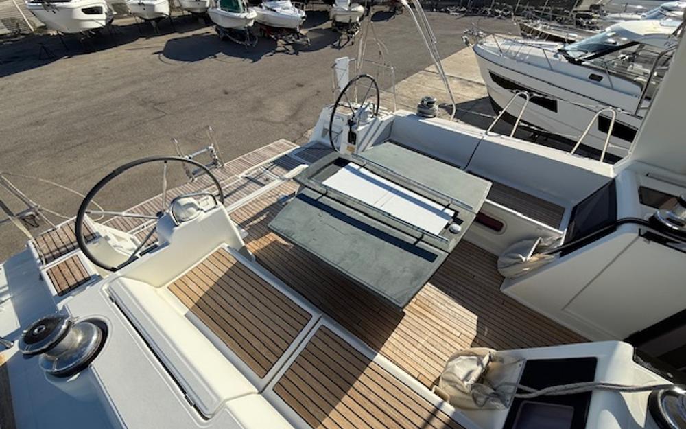 slider 10 Beneteau Oceanis 48