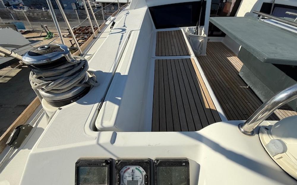 slider 12 Beneteau Oceanis 48