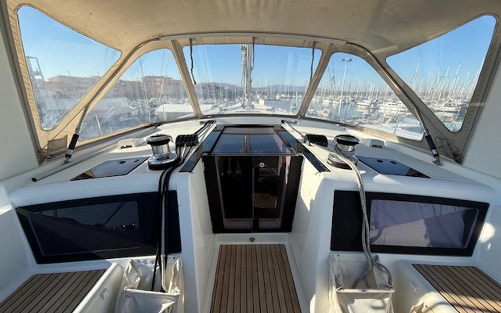 slider 8 Beneteau Oceanis 48