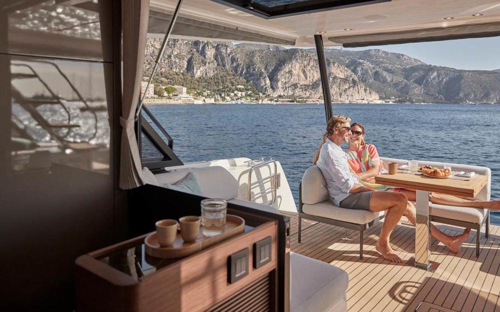 slider 3 Prestige Yachts M48