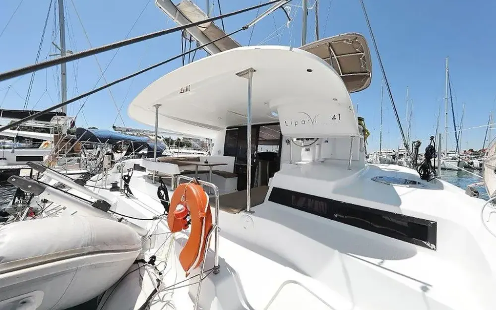 slider 11 Fountaine Pajot Lipari 41